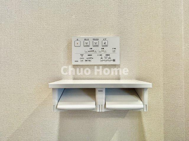 【ウォシュレット】清潔に使いたいお手洗いには最適な設備です。もちろんウォームレットも標準装備です。