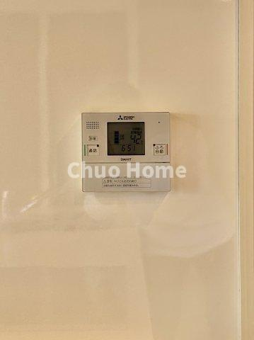 【給湯リモコン】外での一日を忘れさせてくれるオートバス機能でお好みの湯量・温度に調整された浴槽。
