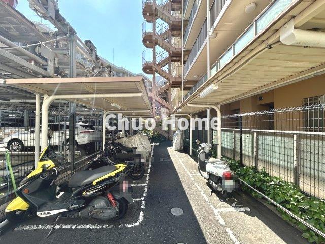 【バイク置場】最新の空き状況や費用などの詳細は担当スタッフまでお問い合わせください。