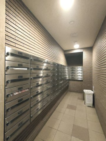 【郵便受け】　各戸に設置された郵便受けで、郵便物の管理がしやすく毎日も安心です。