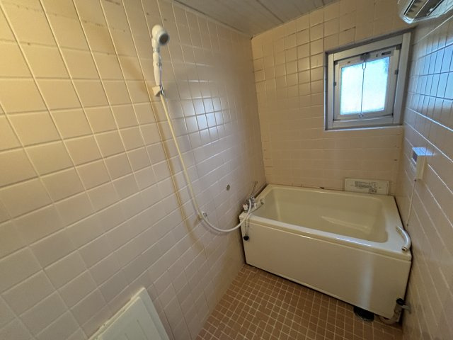 便利な追い焚き機能付きバスです！