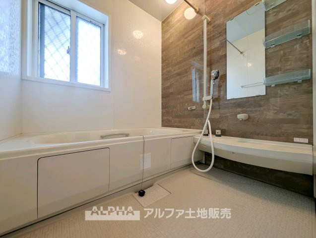 【Bathroom】　◆浴室換気乾燥機付きUB◆雨に日でも洗濯物が乾かせ、同時に室内を乾燥させる為、カビ、汚れの発生を抑えます。暖房機機能があり冬場は入浴前に暖め可能でとても重宝します。