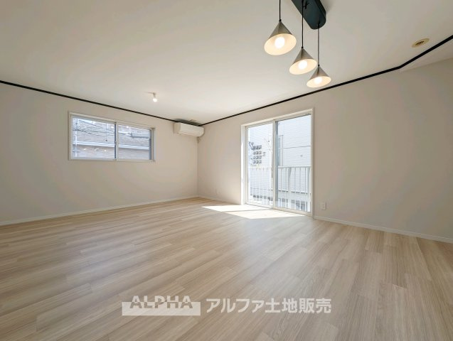 【prospect　view】　◆採光◆リビングからは透明に限りなく近い空気と採光が射し込んでくる。それは明るさと解放感溢れゆったりとしたひと時を過ごすことが出来る『light　view』