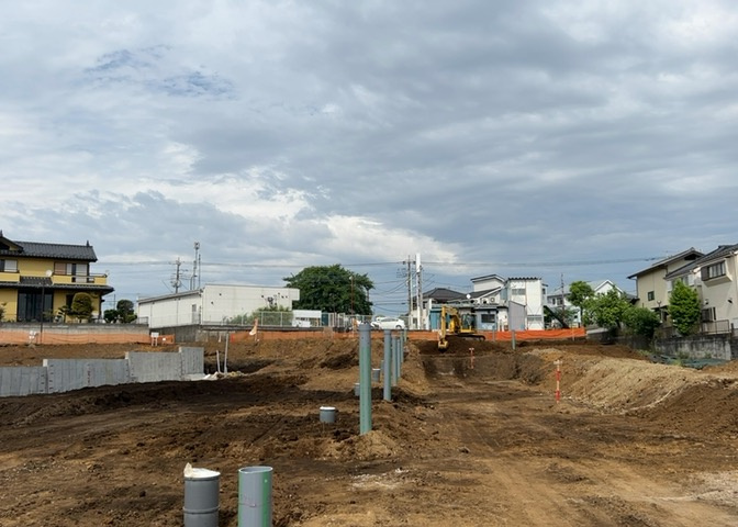 土地の形が極端に長細かったり、狭小地、あるいは道路との高低差がある傾斜地だった場合、後々売ろうとしても買い手がつかない場合もあります。後々、売却することになった時に価値の下がらない土地を選びましょう。