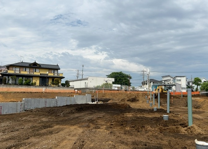 土地を買う際、住む地域の自治体や福祉の補助制度にも注目してみましょう。子供や老人の医療補助やゴミ出しのルールなど、自治体によってルールに大きな違いがあるため、暮らしやすい土地で判断するとよいでしょう。