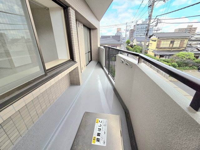 広いバルコニーで洗濯物は沢山干せます