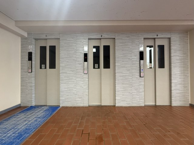 エレベーター3基あります