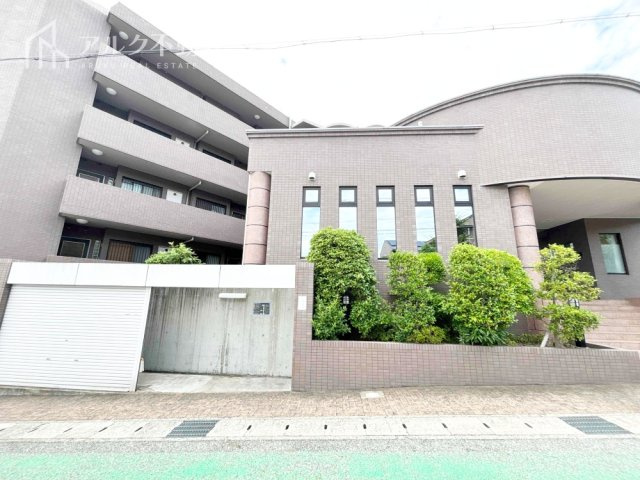 鉄筋コンクリート造陸屋根6階建6階部分