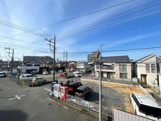 景色重視でお家選ぶをするとスーパーが遠い！学校が遠い！など生活をするうえで利便性で困ることもあります。まず一度現地を見学する際に、周辺の施設などがあるかを確認し、暮らし始めた後のことを想像しましょう。