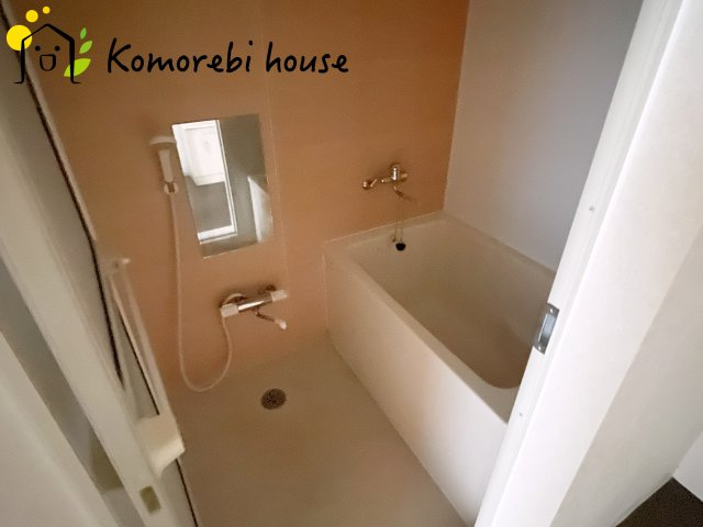 日々の疲れを癒すお風呂付です
