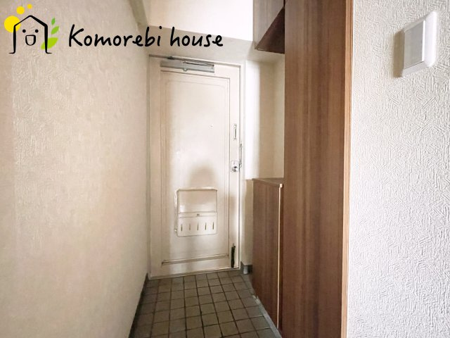 収納もある玄関です