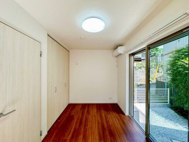 個人の部屋や寝室として使える洋室です