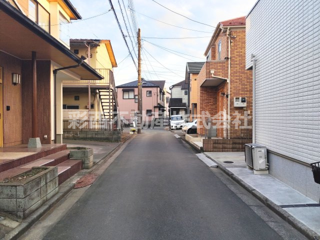 道路から一本入った場所なので車もほとんど通りません。