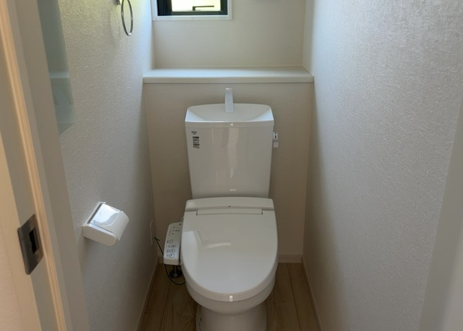 トイレは大きさや形、機能、抗菌性などが異なる多種多彩なタイプが各メーカーから出ています。それぞれに良さがあるため、事前にどういったタイプのトイレがいいのかをご家庭内で決めて、内見に行くといいでしょう。