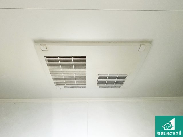 四季を通して快適なバスライフをお手伝いする浴室暖房乾燥機！浴室の乾燥・暖房・涼風・換気はもちろん、24時間換気にも対応！