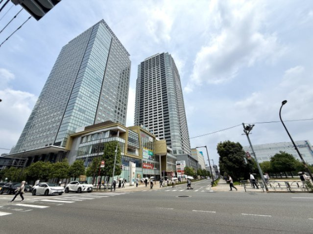 洗い場と調理場が離れていて、作業スペースが広く確保できます。調理前の野菜や調味料などかさばる物が楽に置けて広く使える。