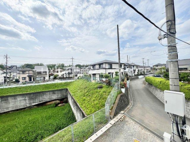 いつも気持ちよくご家族をむかえられるよう、玄関下駄箱収納をフル活用してスッキリとした玄関！　　