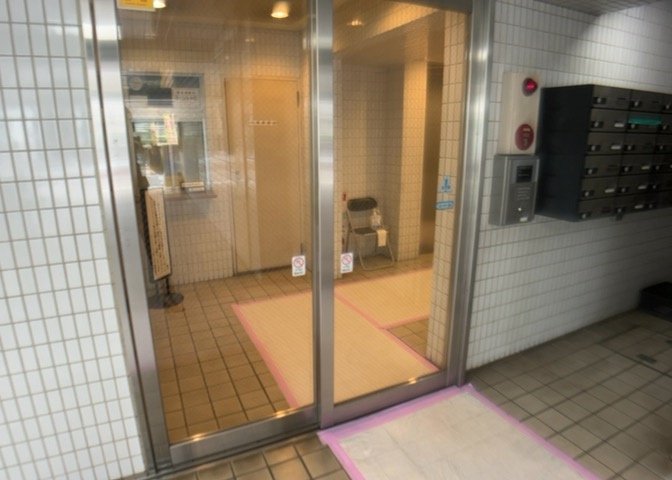 当然のことではありますが、オートロックやセンサーライト、ホームセキュリティーなどの防犯設備があれば、小さいお子様がいるご家庭も安心ですよね！まず物件購入の際は、防犯設備もチェックするようにしましょう。