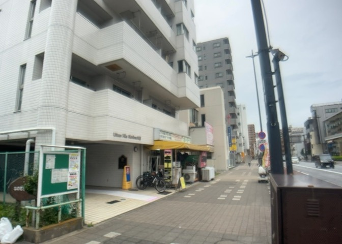 南側道路の場合は長い時間光を入れ込むことができるため、庭やリビングを道路側に持ってくることが多く土地価格も高い傾向にあります。一方北側道路だとリビングや庭が南側になりプライバシーを守ることができます。