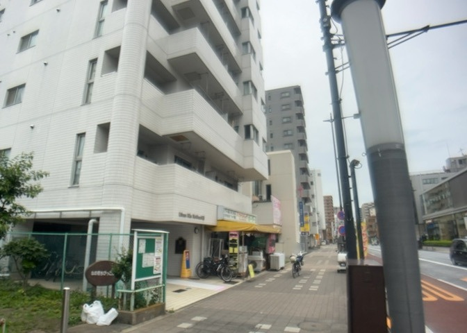東側道路の場合は居室を南向きに設計しやすいため、朝日が入りやすいというメリットがあります。一方、西側道路も東側同様に居室を南向きに設計しやすいのですが、住宅地だと朝日が入りにくいという弱点があります。