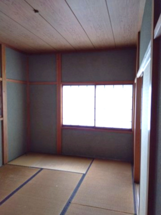 開け閉めで空間を自由に仕切り広さを調整できる柔軟な設計になっています。