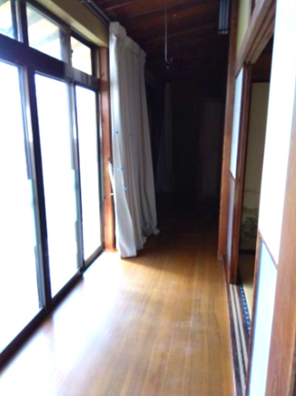 日本家屋ならではの広縁があります。陽当たりも良く、くつろぎの時間が過ごせます。