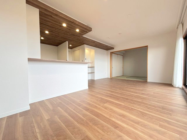 【グランレガーロ　パルココルテのリビングダイニング】