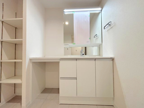 【グランレガーロ　パルココルテの独立洗面台】