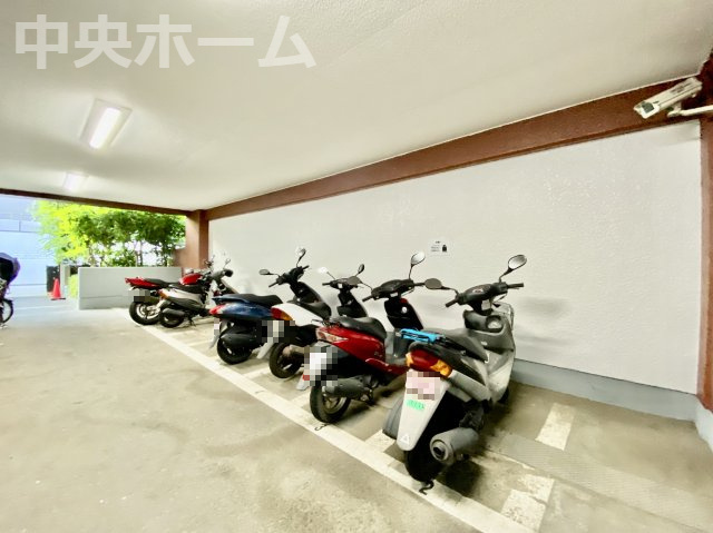 【バイク置場】最新の空き状況や費用などの詳細は担当スタッフまでお問い合わせください。