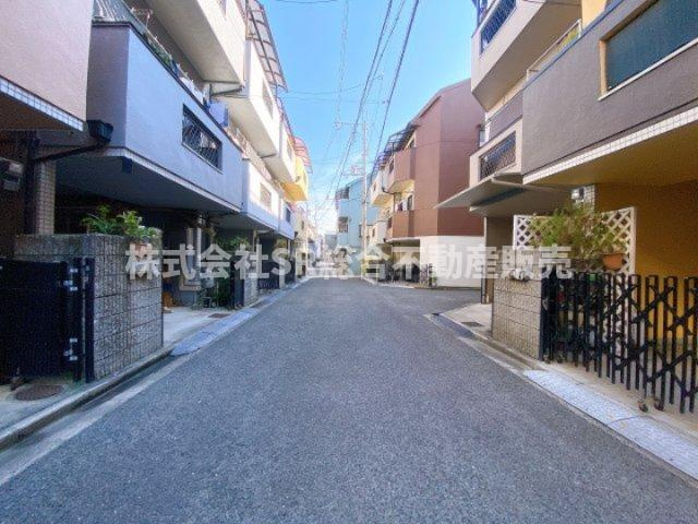 前面道路含む現地写真です