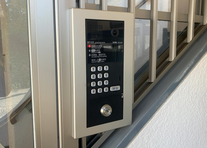 当然のことではありますが、オートロックやセンサーライト、ホームセキュリティーなどの防犯設備があれば、小さいお子様がいるご家庭も安心ですよね！まず物件購入の際は、防犯設備もチェックするようにしましょう。