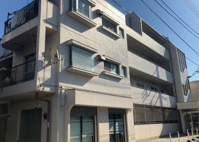 眺望の良さを楽しめるダイニングキッチンで家族団らんの時間を過ごしてはいかがでしょうか。バルコニーから見える景色を家族で眺める時間は、時間が経つのを忘れてしまいそうですね。是非、現地を見に行きましょう！