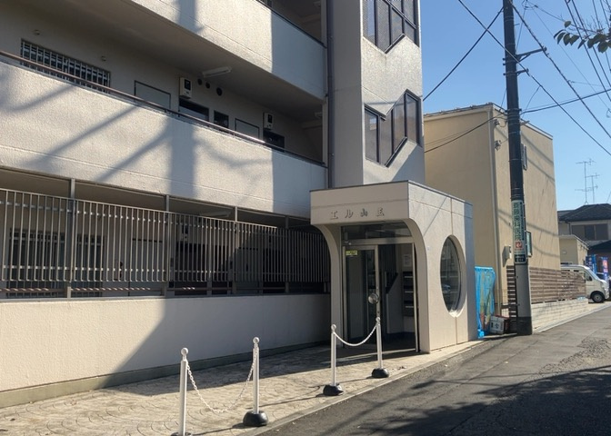 外観はマンション管理がされているかの目安になります。築年数が古いと、壁面は劣化してひび割れが生じることも！建物が古びていても細かいところが修繕されていると、きちんと管理されているなぁと感じるでしょう。