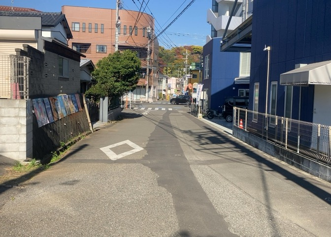 景色重視でお家選ぶをするとスーパーが遠い！学校が遠い！など生活をするうえで利便性で困ることもあります。まず一度現地を見学する際に、周辺の施設などがあるかを確認し、暮らし始めた後のことを想像しましょう。