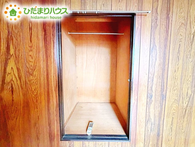 暮らしのちょうど良いところにクローゼットを配置することで家の中がスッキリと片付きます。掃除道具や家族それぞれの小物などを適材適所で収納可能。