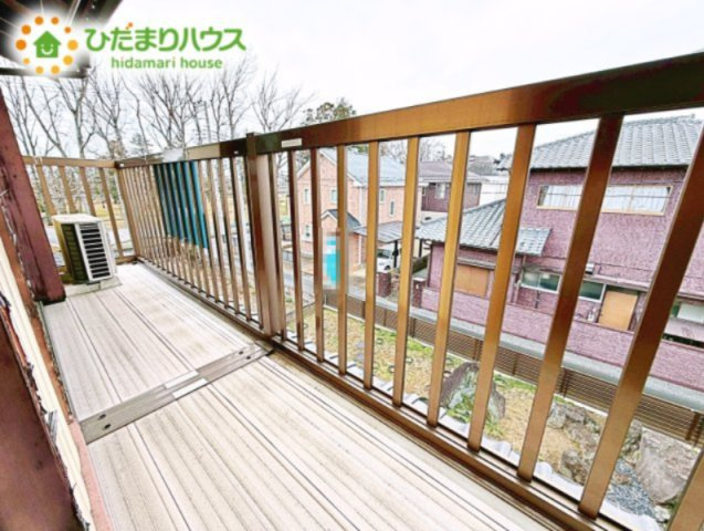 広々としたバルコニーは、大量の洗濯物を干しても余裕！お布団だって、家族全員分をいっきに干せますね(^O^)