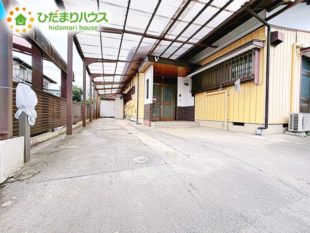 愛車を盗難やいたずらから守り、家の中から愛車を眺めることができますね
