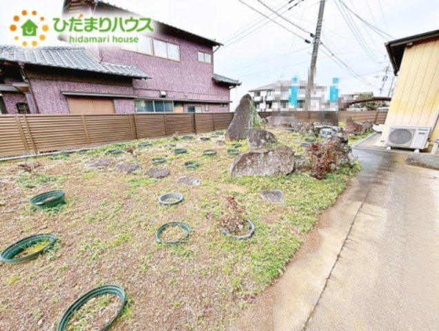お庭に緑を増やすと空間温度を下げることができるので、家に入り込む風も涼しくなります。