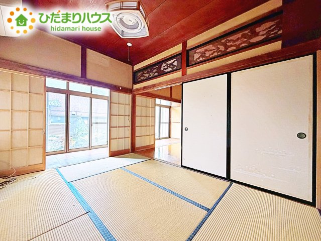 扉を閉じれば来客用のお部屋として。開いて広い空間を作れば、お子様の遊び部屋として使えます！