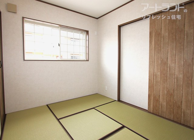 【1階和室4.5帖】リビング隣接で家事部屋・子供の遊び部屋など多目的に活用できる便利な居室、畳表替え