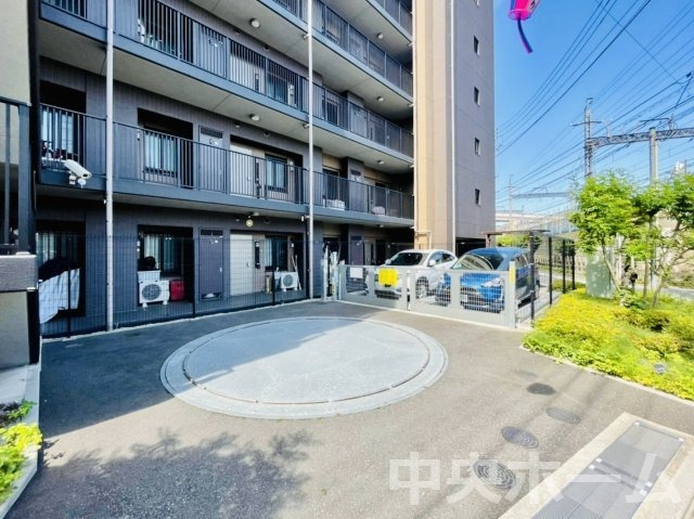 【敷地内駐車場】最新の空き状況や費用などの詳細は担当スタッフまでお問い合わせください。