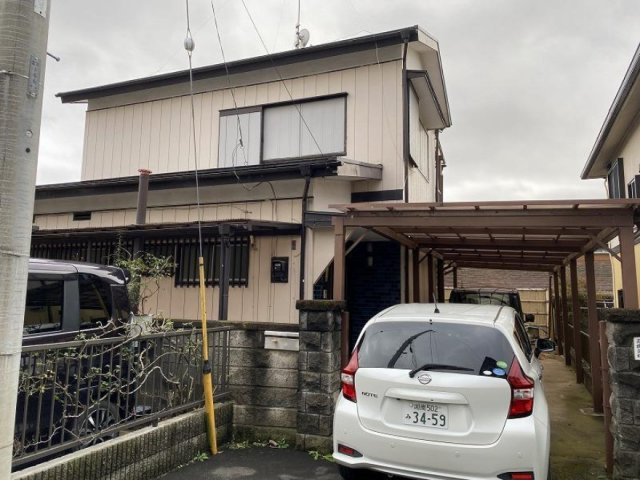 小田急線「伊勢原」駅・バス7分/バス停歩2分【建築条件なし】の売地！　※現在古家ございます。