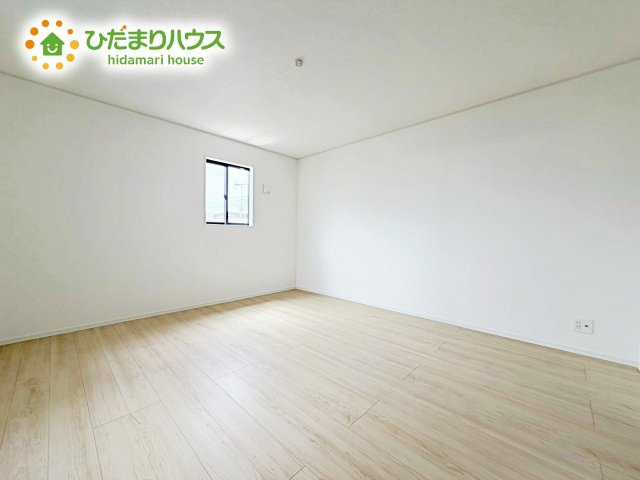 ベッドを置いても余裕の広さがあります。パソコンや趣味のスペースなどインテリアを考えるのも楽しみですね！