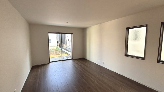 リビングは家具を置いても広々ゆったりした空間です