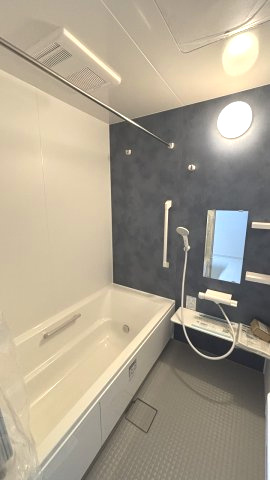 浴室換気乾燥暖房器がありますので入浴前に温めてから入るとヒートショックの予防になります。