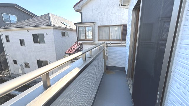 南東向きバルコニーで陽当り良好