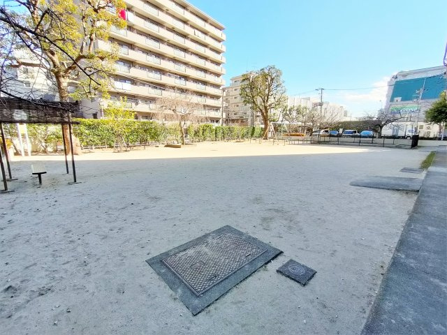 【敷地内広場】