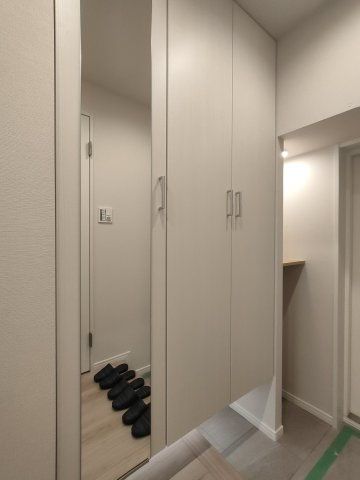 【玄関収納】　たっぷり収納できるシューズボックスで、玄関はいつもすっきり。