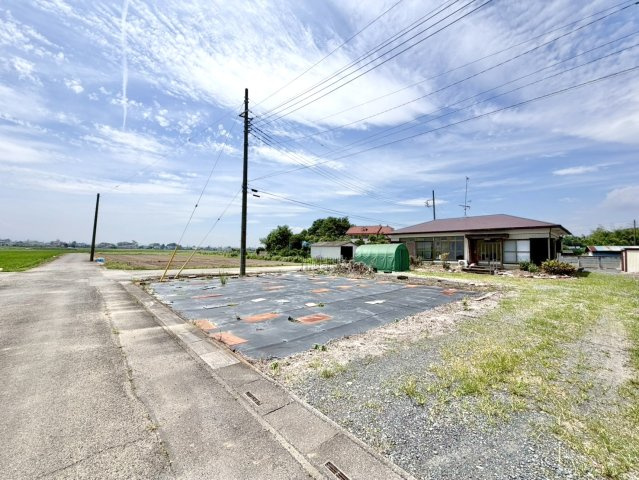 ■外観｜周囲の見渡しが良いので、車の出入りや安全確認も行いやすいです。小さなお子様がいる家庭でも安心ですね♪