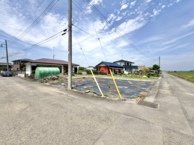 ■外観｜三方角地のため開放的な立地で、日当たりも良好です♪